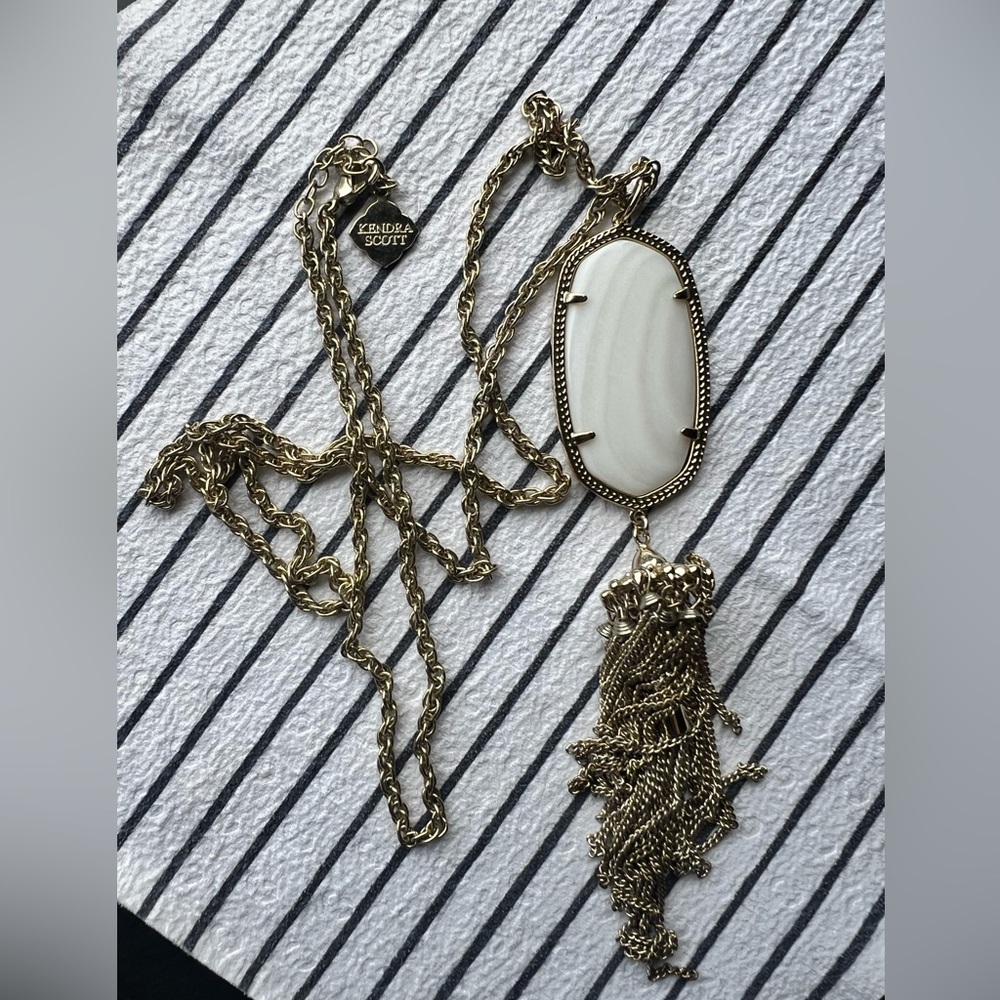 Kendra Scott Rayne necklace in mother of pearl